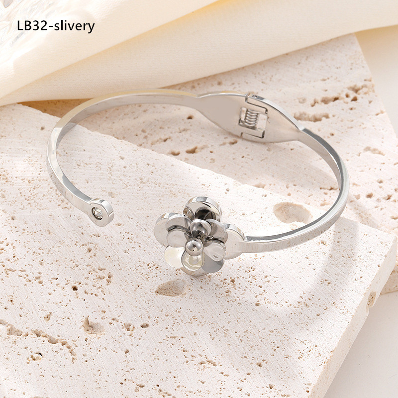 LB32 Bangle