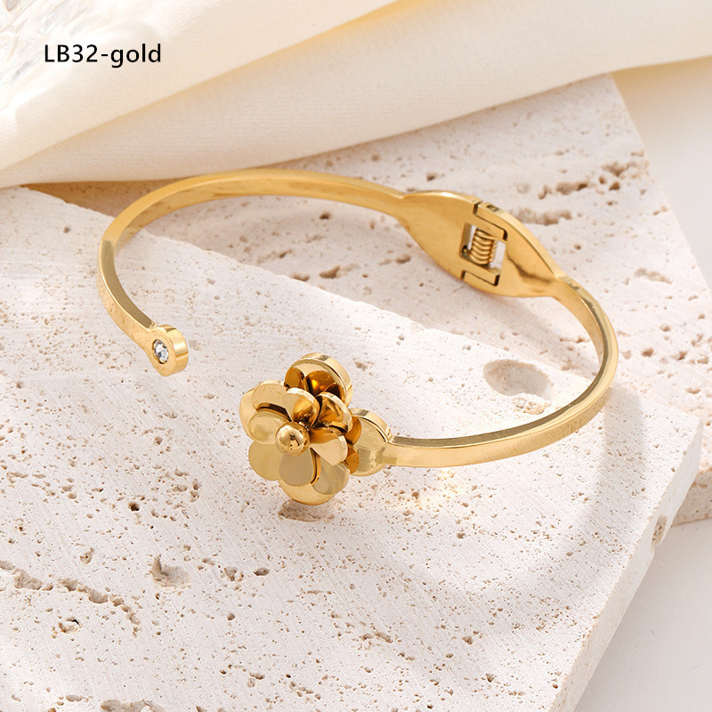 LB32 Bangle