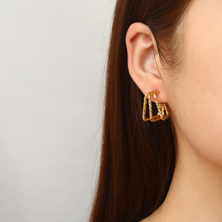 LE63 Earring