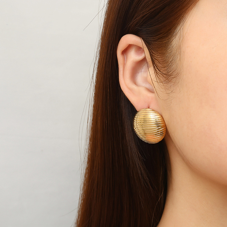 LE62 Earring