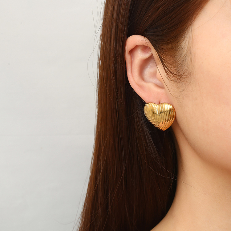 LE64 Earring