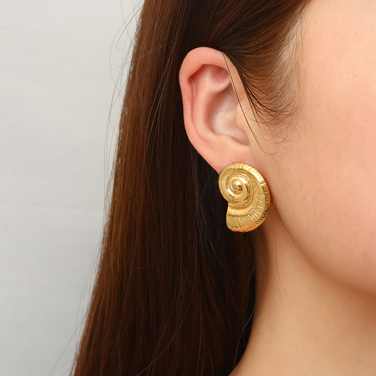 LE70 Earring