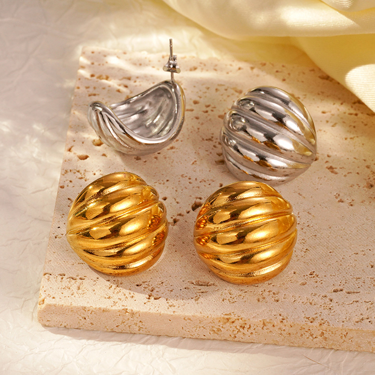 LE96 Earring
